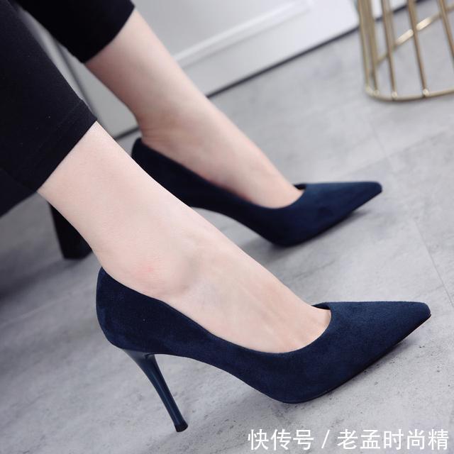 上身|尖头高跟鞋美腿混搭风,上身红玫瑰般娇艳