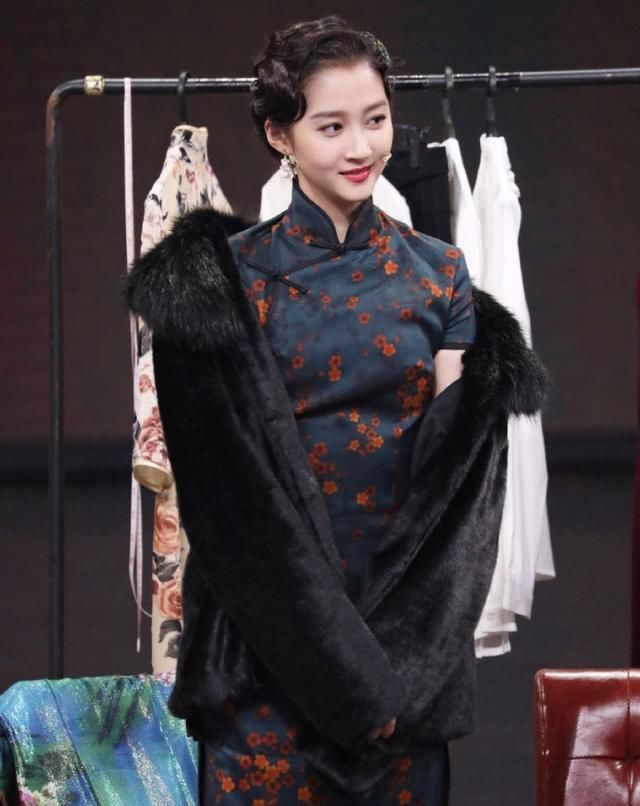  #性感#现在的女人真会穿,这样性感的旗袍直接穿上了,不过真好看