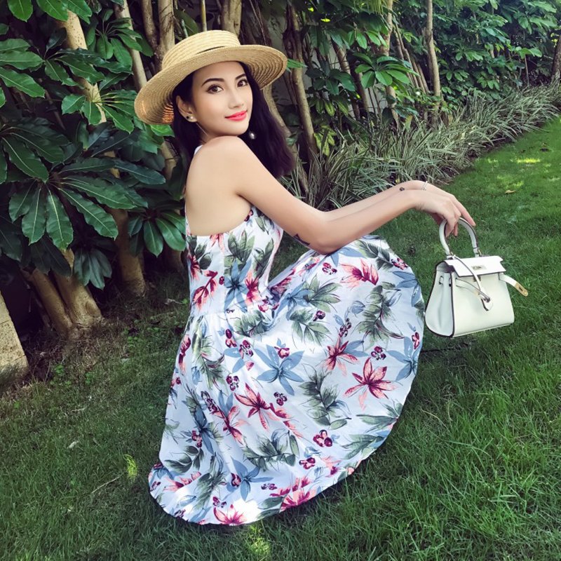 连衣裙都丕敢穿性感点的，你还好意思说你是个年轻女孩嘛