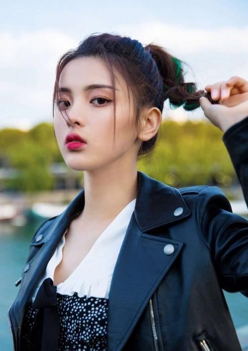 『面孔』中国区最美面孔首位,杨超越仅凭一张脸火遍大江南北?