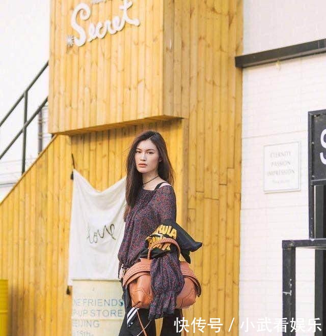 谭维维五千块的驴蹄鞋已经落伍了，现在流行李冰冰八千块的风火轮