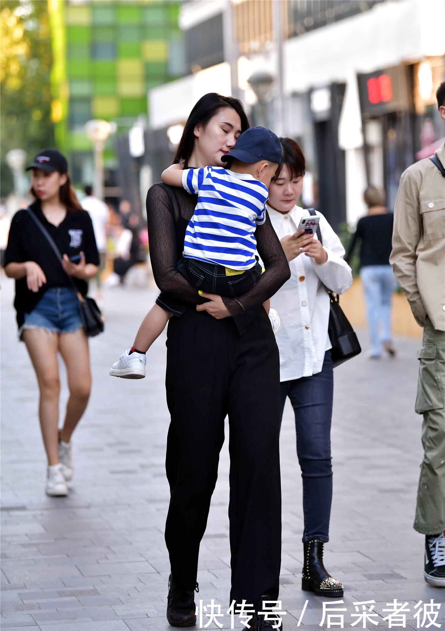  【孩子】美女有了孩子，身材还保持得这么好，很让人羡慕