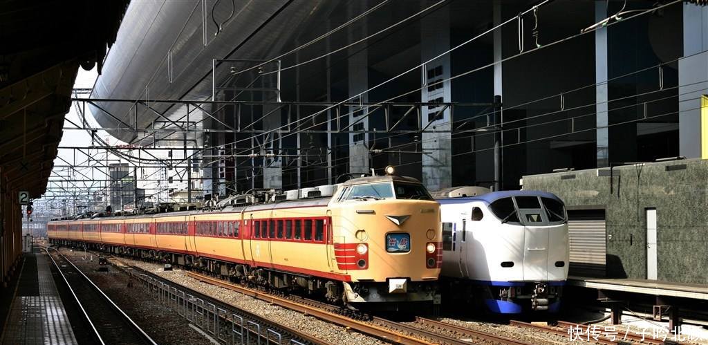 为什么有些火车宁可停在半路，也不愿意提前进站，看完算搞懂了