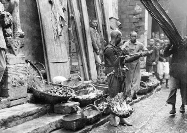  「发现」美国人在鞋盒里发现了6000张中国老照片