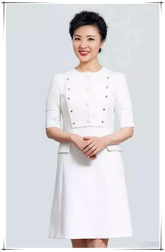 50岁周涛素颜现身扎了个马尾辫嫩回30岁，网友：这要逼死普通人