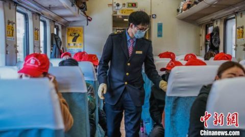  「包车」哈铁15批次包车助力齐齐哈尔务工团体返岗复工