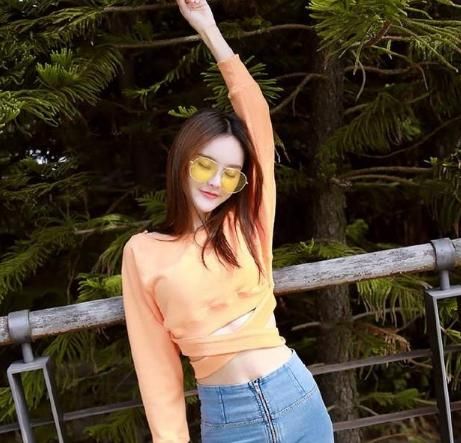 优雅娇媚的打底裤美女,大方展示美好身形,突显魅力气质