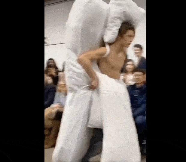  『大赛』时尚界迷之设计大赛！背上绑张床走秀，拎包入住吗？