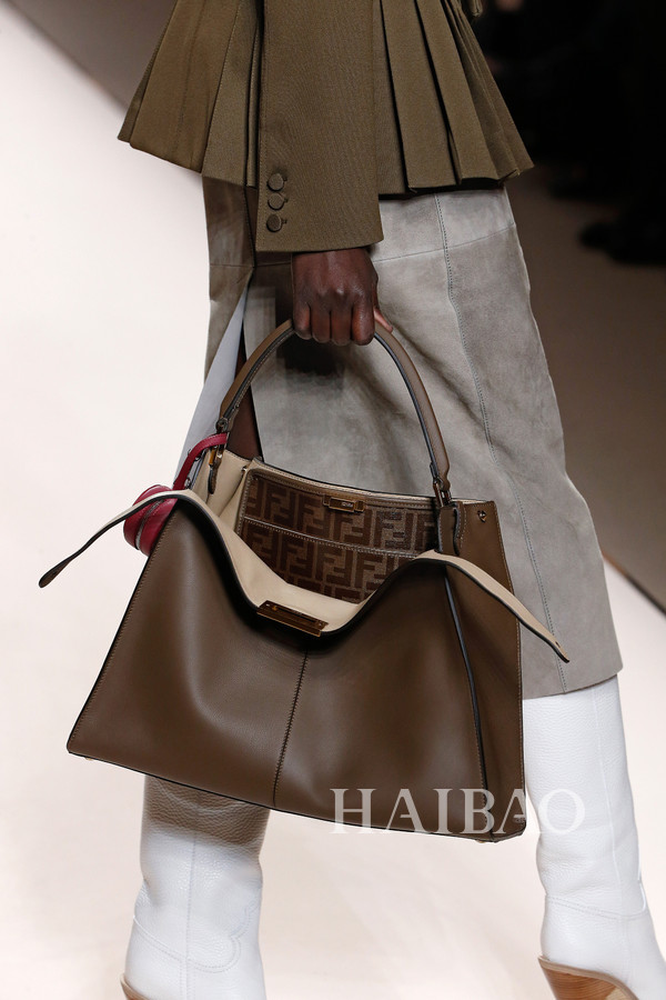 芬迪 (Fendi) 推出Peekaboo X-Lite系列手袋