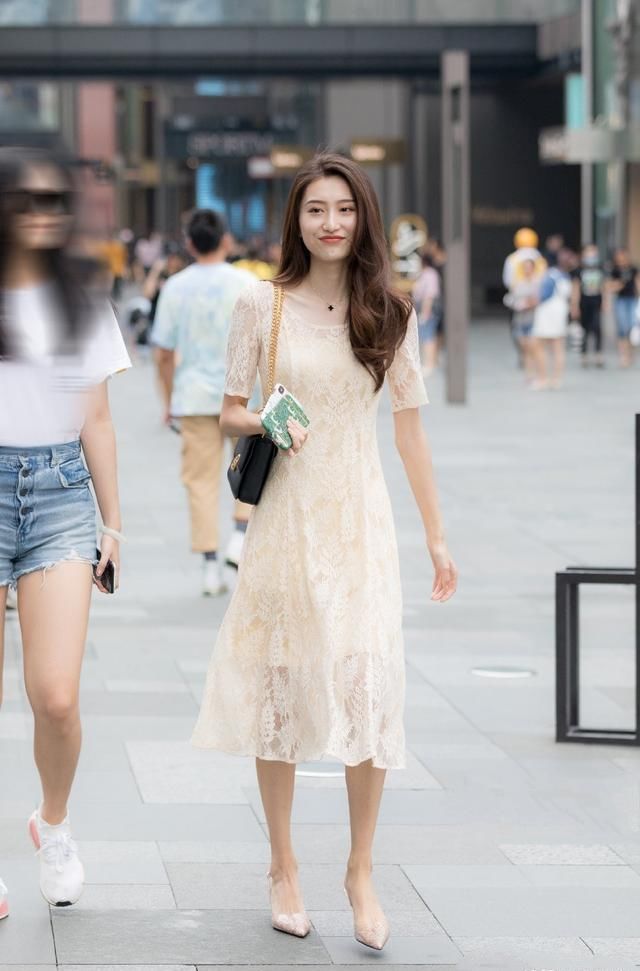  「日常」春天别放弃连衣裙！这几款还能穿出新意，日常又有女神范十足