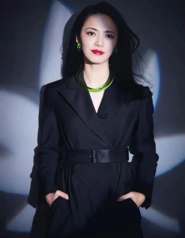  「扁平项圈」时尚就是一个“圈”，土味设计也能如此美丽