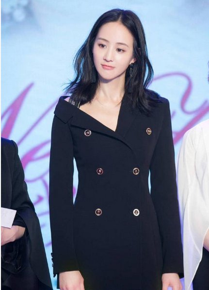 蔡依林对自己真狠!穿恨天高脚背都变形了，还不如张钧宁穿得好看