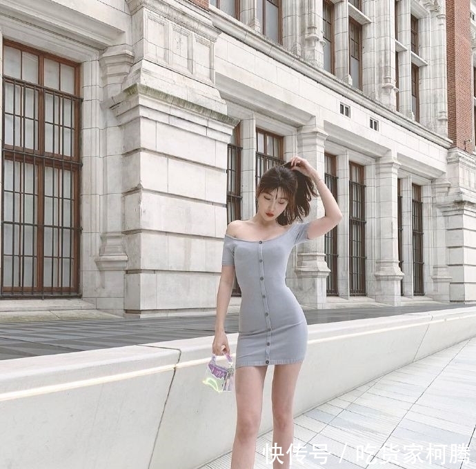 #美女#美女街拍:婀娜多姿的小姐姐,青春活力的打扮,时尚有型!