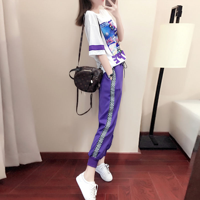 难怪老婆把连衣裙都扔了，立秋穿这样的运动套装，魔鬼身材很迷人