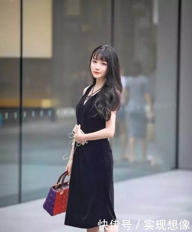  [迷人]街拍裙子搭配高跟鞋，优雅迷人，突显气质之美