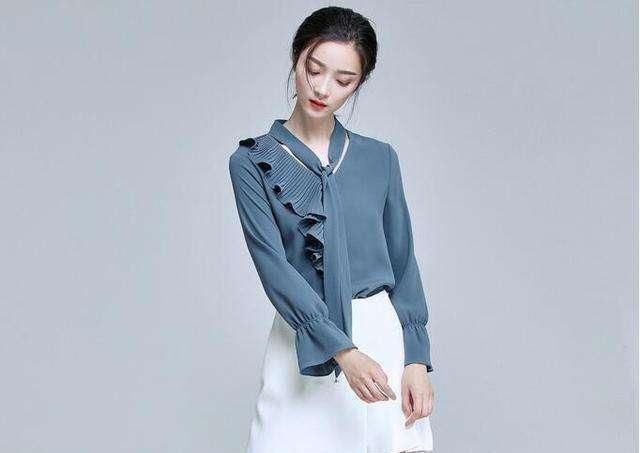  #办公室#初入职场冬季穿搭指南来了！回绝简单，使你在公司办公室风采依旧