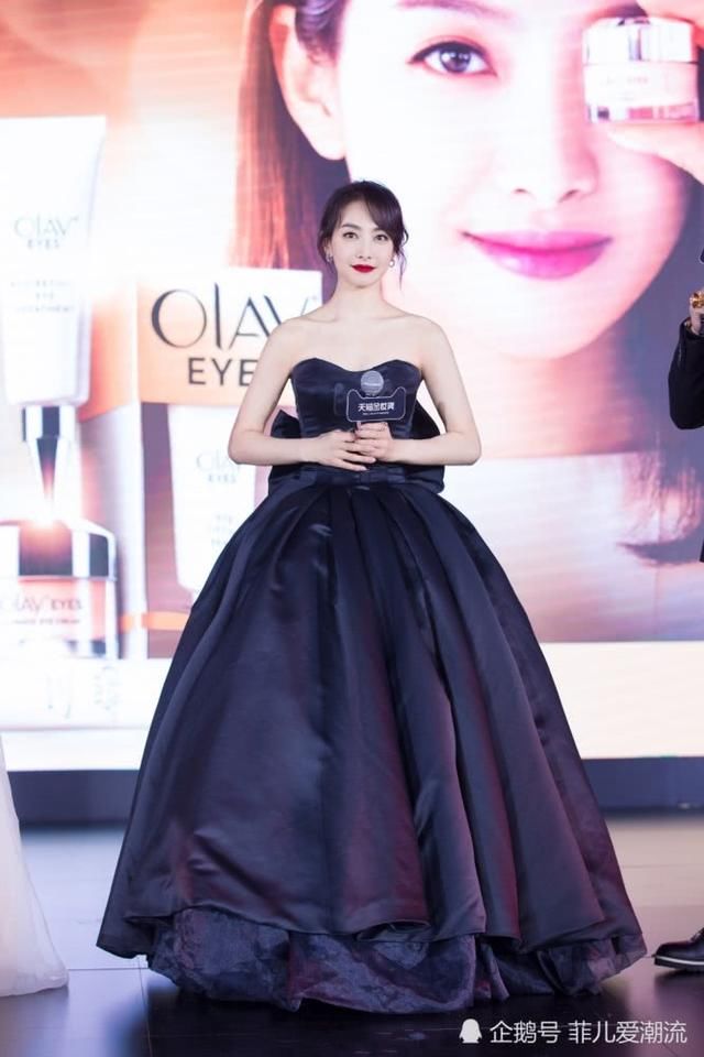 宋茜难得惊艳一场,穿小V开叉裙秀身姿,却不想被刘海给彻底毁了