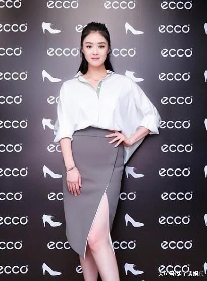 蒋欣的站姿真是绝了