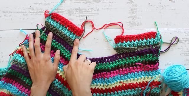  #融入#这样的钩针衫时尚又洋气，大胆融入自己喜欢的配色，彩虹衣教程