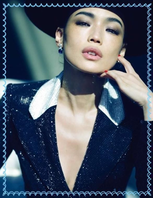 当42岁舒淇与39岁周韵同登杂志封面，才知道姜文眼光是有多好!