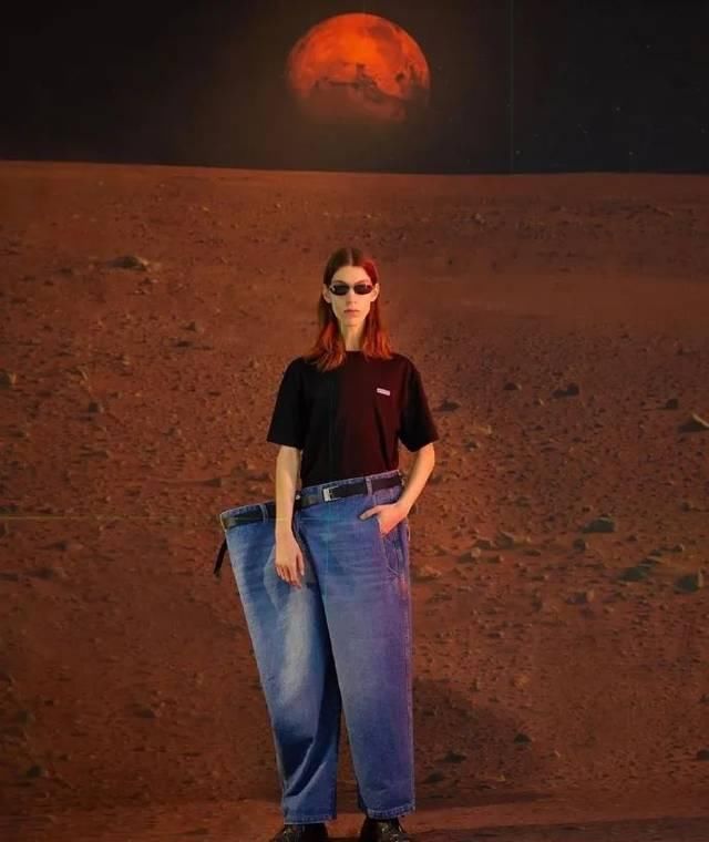  『大赛』时尚界迷之设计大赛！背上绑张床走秀，拎包入住吗？