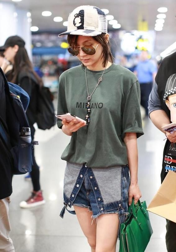 王子文矮到不用穿裤子？下半身失踪照，有点太短了？