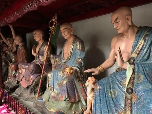 重庆让人印象深刻的一座城，走一遍，就像下了一趟“阴曹地府”