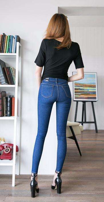 紧身裤搭配高跟鞋也能穿出优雅, 迷人的美腿曲线, 挺翘的美臀