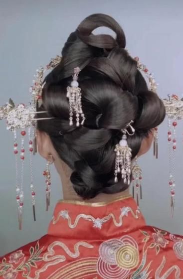 抖音有一“新娘”火了！把单眼皮的魅力变成