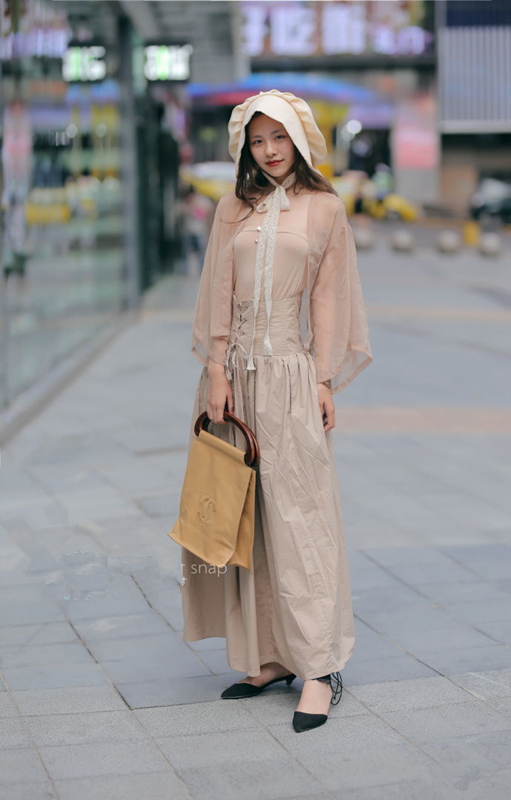 路人街拍，小姐姐好酷啊，女孩子光头真的很少见