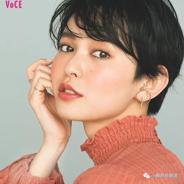 早已不再是当年日杂Mina里的金发少女：比留川游30+的黑短发魅力