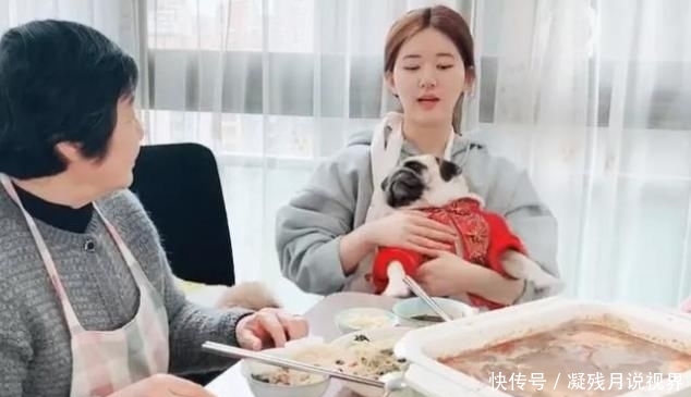 奶奶：赵露思和奶奶直播吃饭，谁看清她吃的啥？才懂啥是“吃不胖”体质