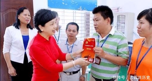  『姓氏』人称“最美大学校长”，她50岁仍美貌青春，姓氏全国罕见