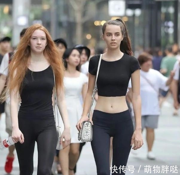  [美女]异域风情的打底裤美女，给人赏心悦目的美感！