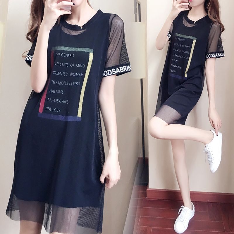 媳妇胆子太大了，这么“露”的连衣裙也敢穿出门，但确实性感迷人