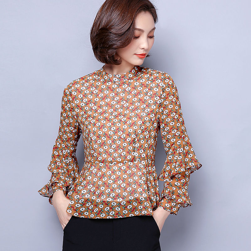 老婆今年50岁，但她会打扮!常穿高雅小衫+烟管裤，洋气超美嫩