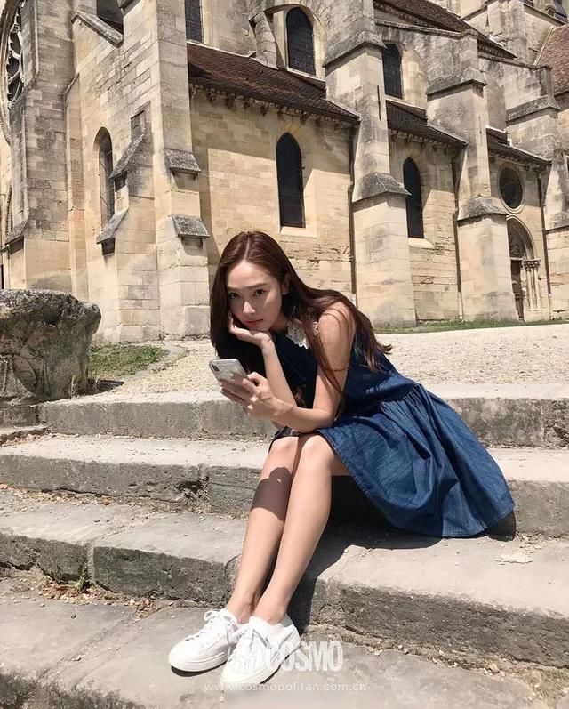 时髦办｜两个月不见的刘亦菲穿上牛仔裙更美了