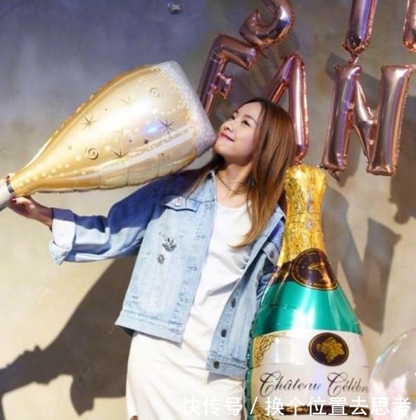 邓丽欣太高估自己的身材了吧，穿吊带深V长裙，身材像平板还俗气