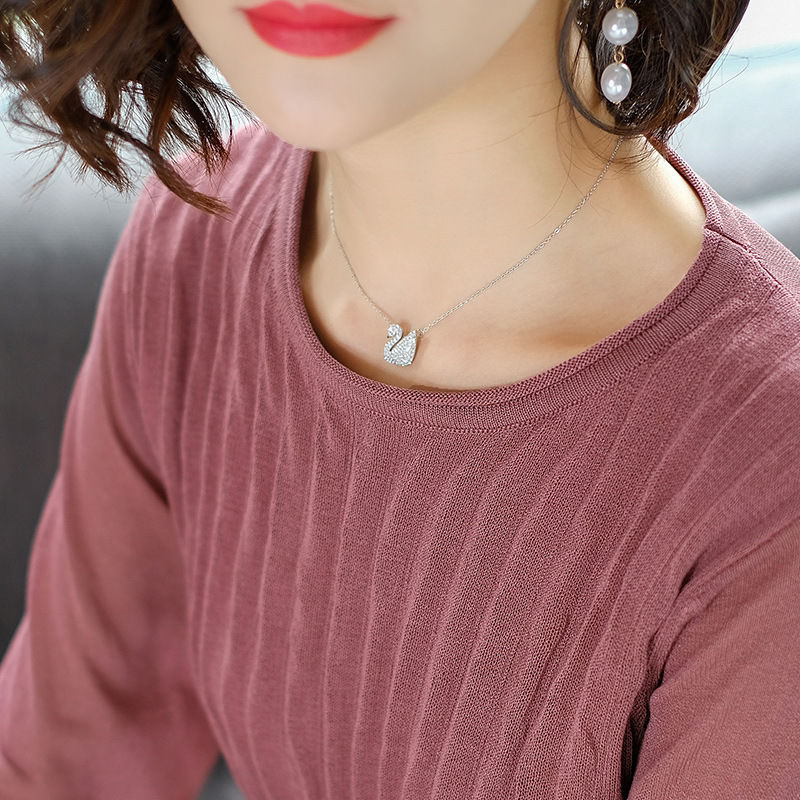 土俗裙子白送都别穿!试试下图这减龄开衫，特适合35岁以上女人