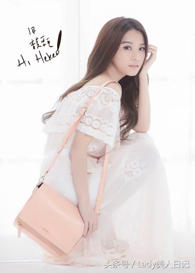 田馥甄年纪越大越会穿，一身长裙最显气质，那收腰带是重点