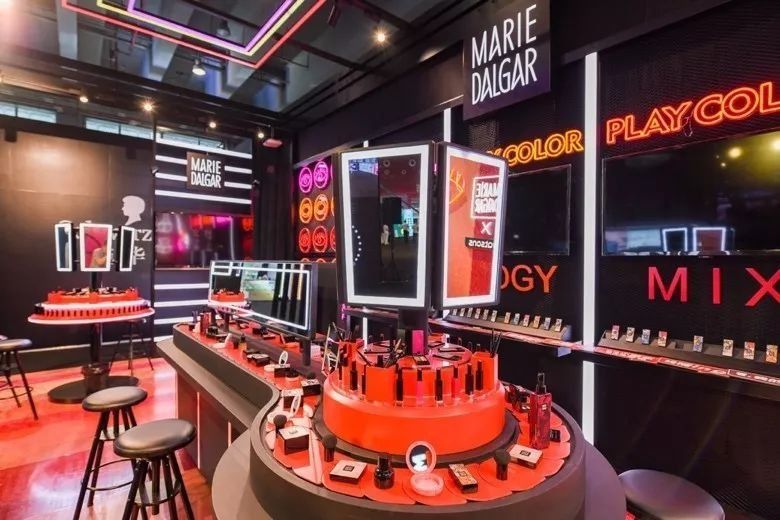 惊讶| 热Skr人的夏天，景甜居然用爽身粉当防晒?!