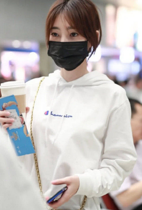 王丽坤换个发型堪比整容,减龄到完全认不出,看起来最多仅18岁