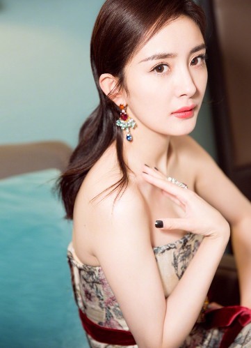 杨幂说自己银行卡没钱,数字曝光后,网友:容朕压压惊