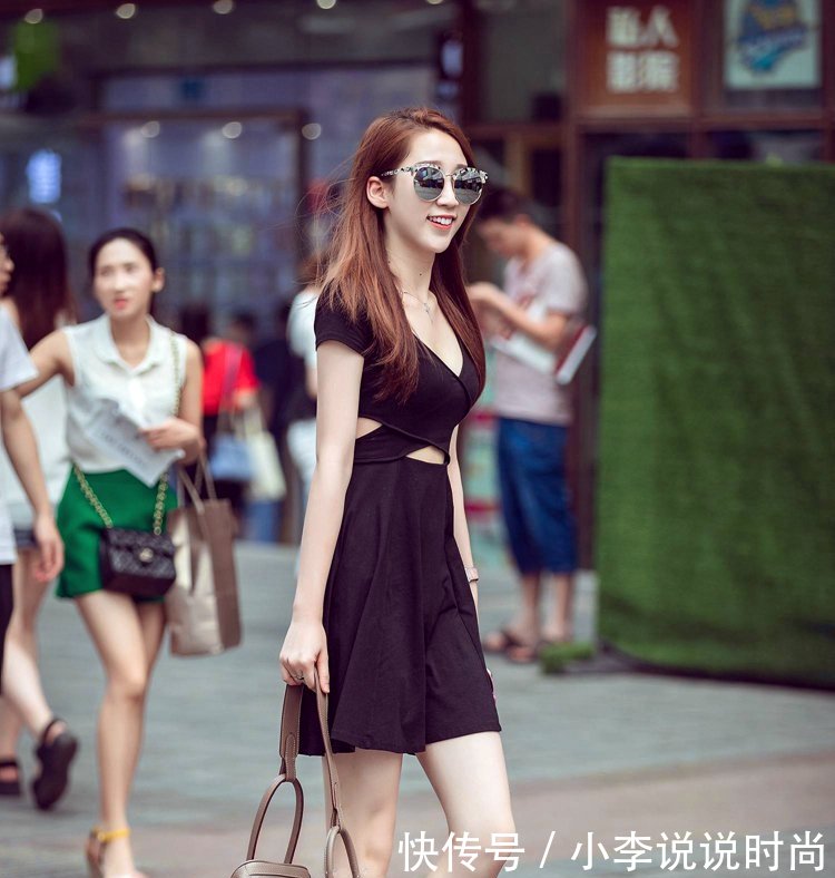 街拍身材高挑容颜又美，气质更优雅，这样的姐姐真女神啊