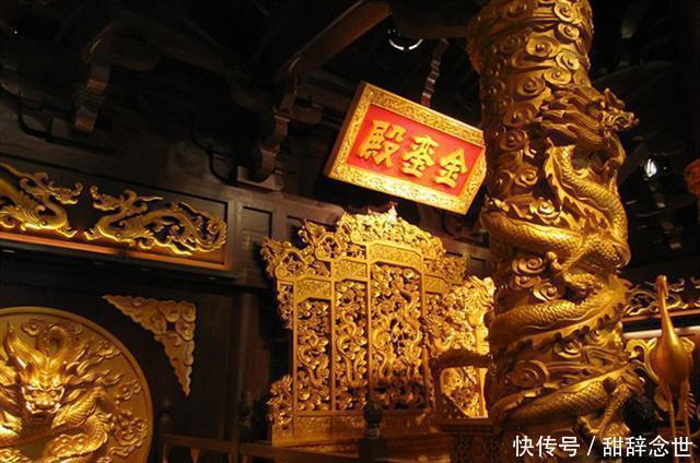 故宫博物院:在故宫博物院中, 有一件特殊的衣服, 揭露清朝灭亡的真实原因