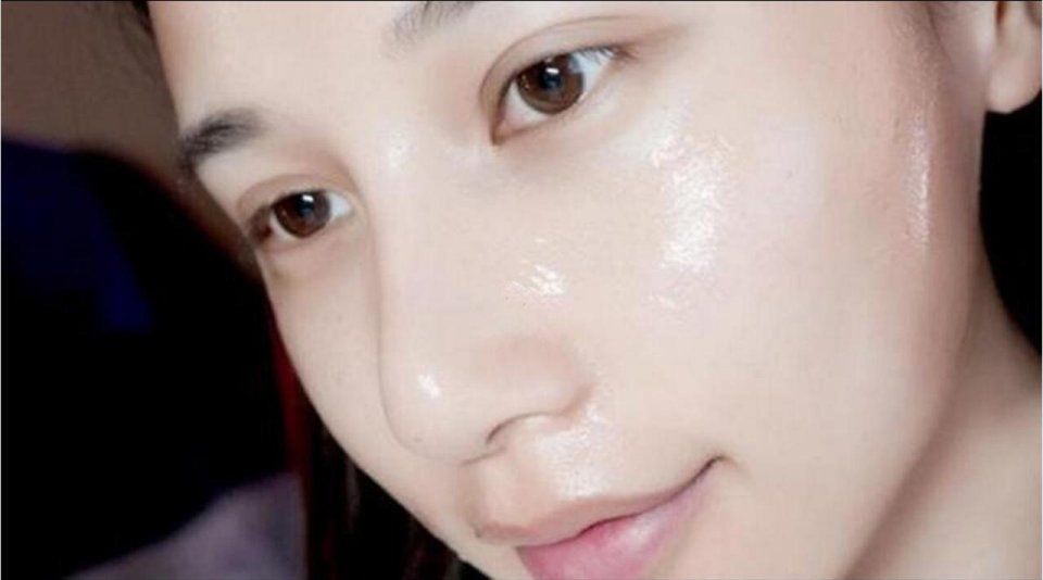 红霉素软膏只要一支，学会用法，脸上光光滑滑的，斑点消失了