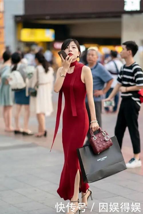 「绚丽多姿」街拍,春夏季美女的漂亮连衣裙,绚丽多姿展示时尚个性