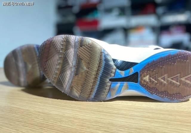 \"l0\": \"衣服都皱成这样了,怎么还敢穿\"国内不发售的实战好鞋!它背后的文化底蕴更值得尊敬