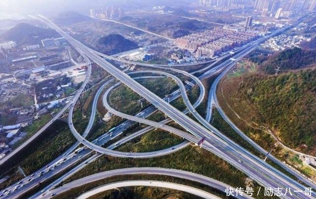 广西在建的一条新高速，双向4车道，投资约133亿，预计2020年建成