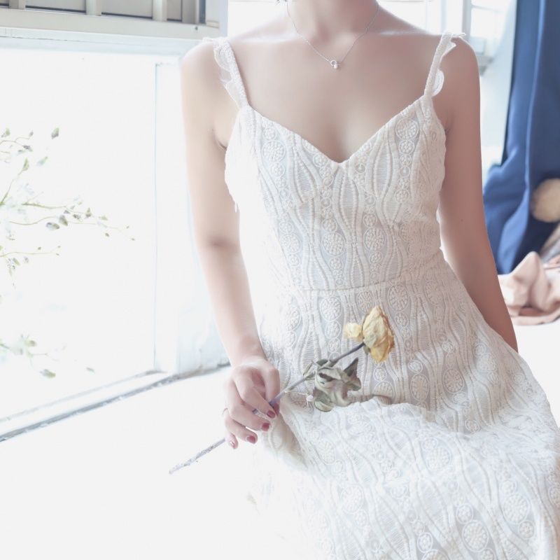 今年新款吊带裙一上市，老婆就把阔腿裤套装都扔了，减龄有女人味